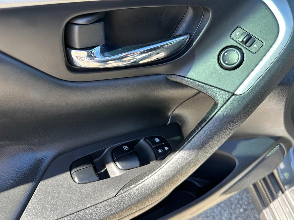 2016 Nissan Altima SV photo 27