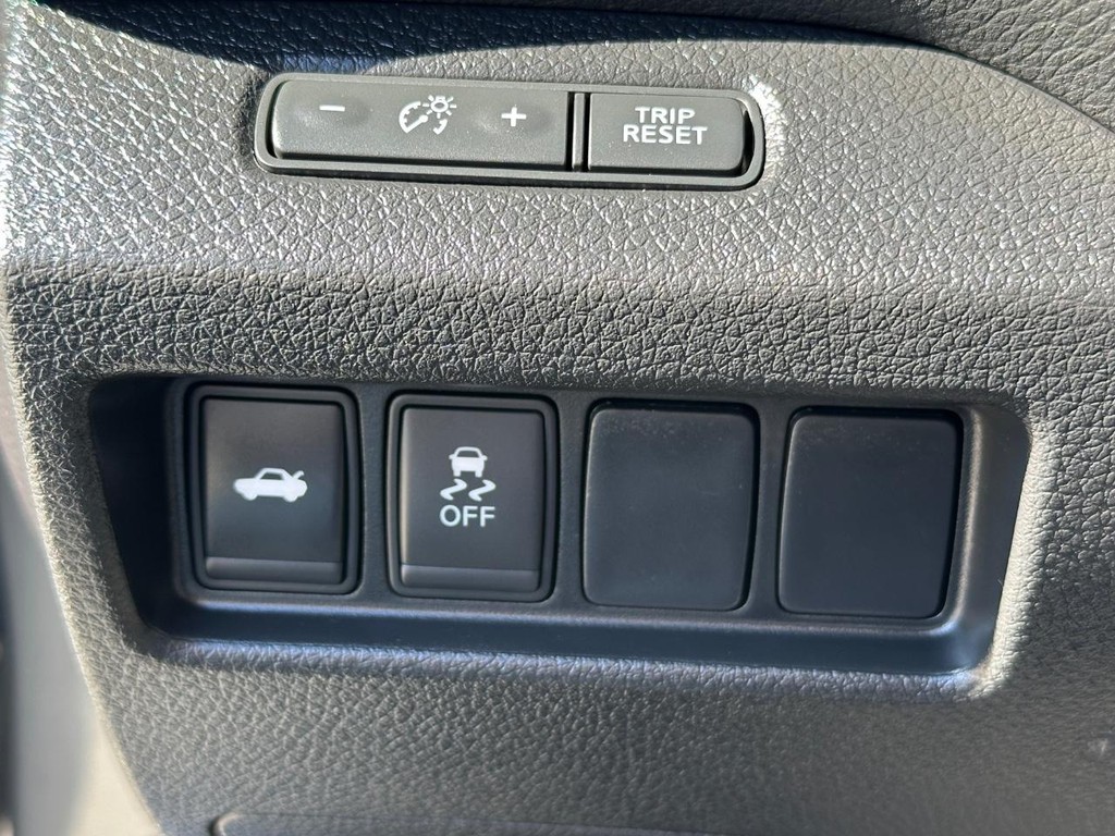 2016 Nissan Altima SV photo 28