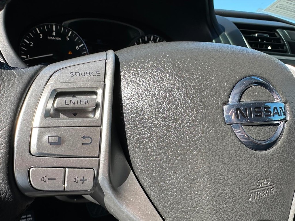 2016 Nissan Altima SV photo 29