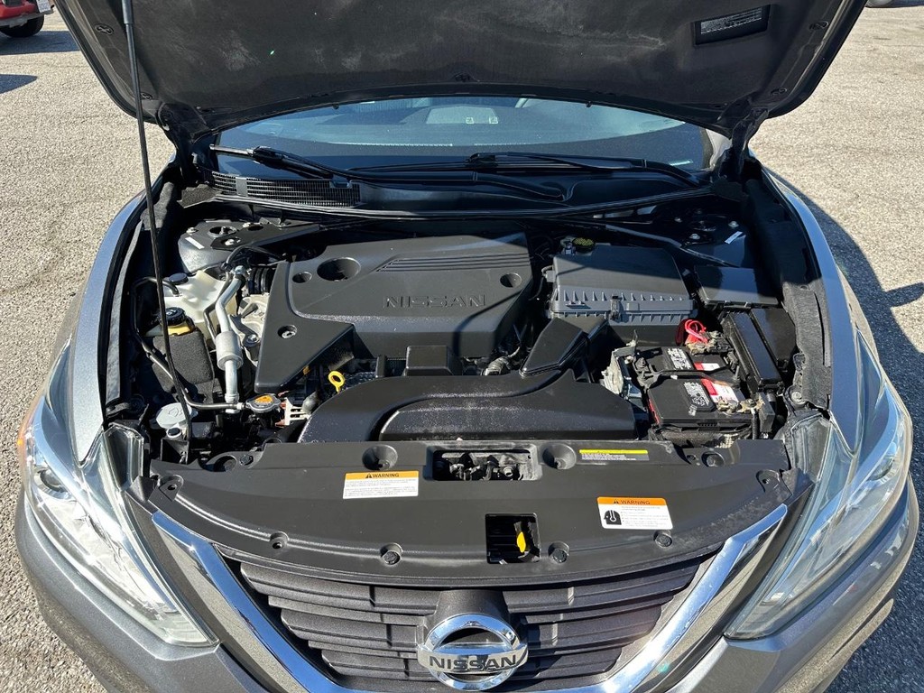 Nissan Altima Vehicle Full-screen Gallery Image 41