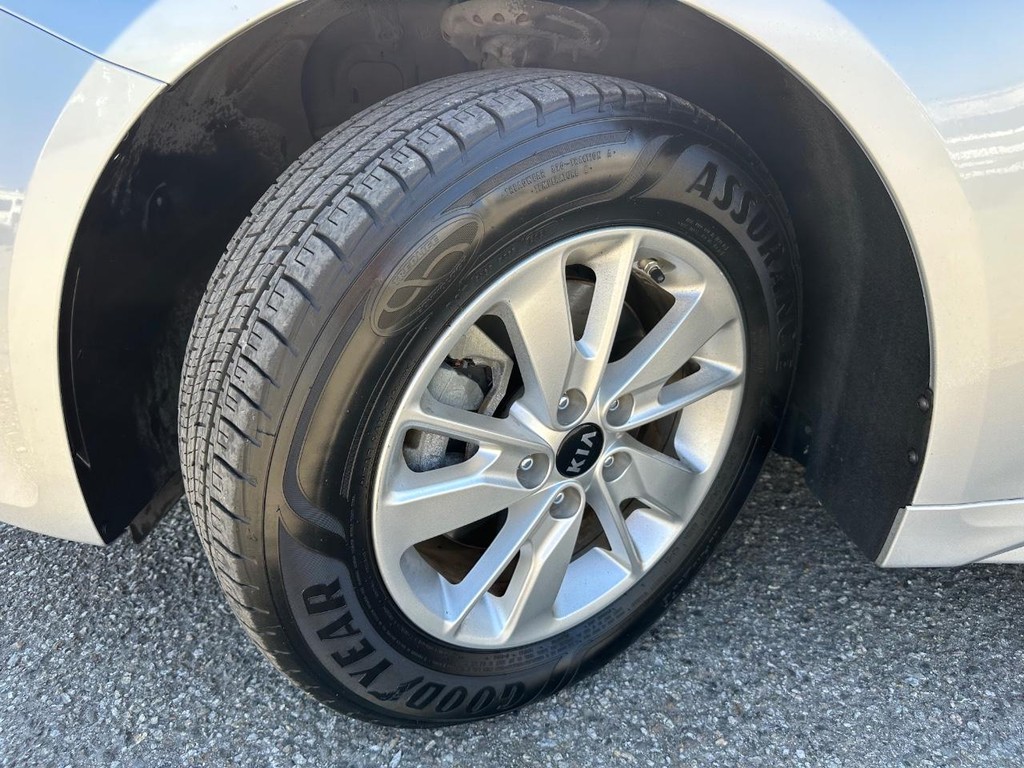 2016 Kia Optima LX photo 3
