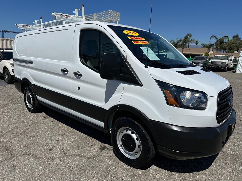 Ford Transit 250 Vehicle Full-screen Gallery Image 04