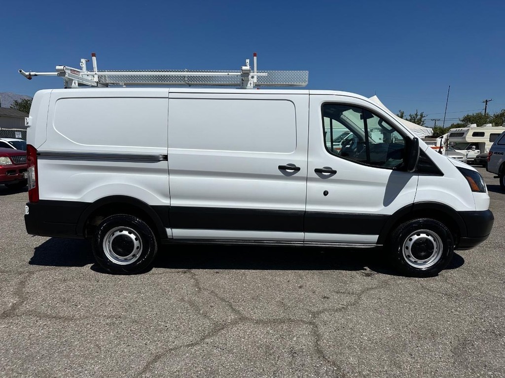 Ford Transit 250 Vehicle Full-screen Gallery Image 06