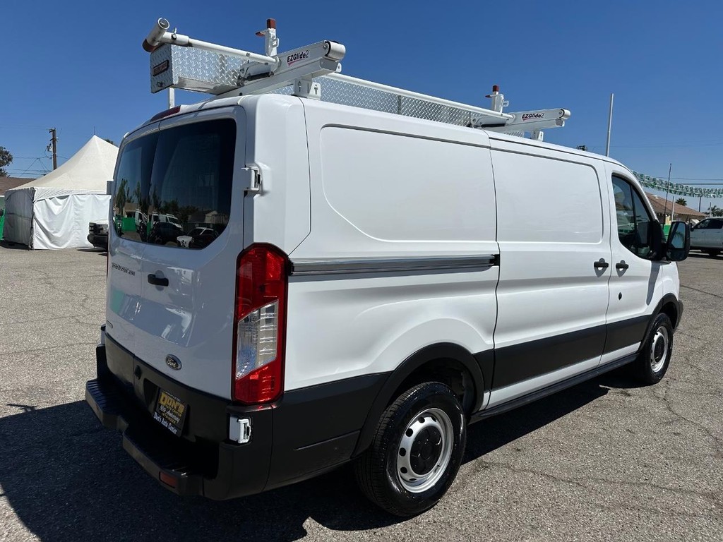 Ford Transit 250 Vehicle Full-screen Gallery Image 07