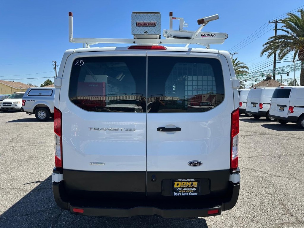Ford Transit 250 Vehicle Full-screen Gallery Image 09