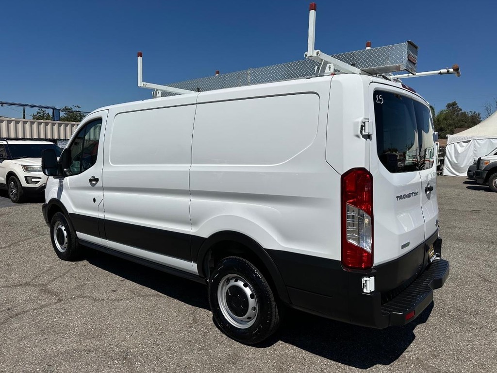 Ford Transit 250 Vehicle Full-screen Gallery Image 10