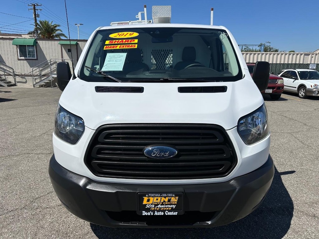 Ford Transit 250 Vehicle Full-screen Gallery Image 15