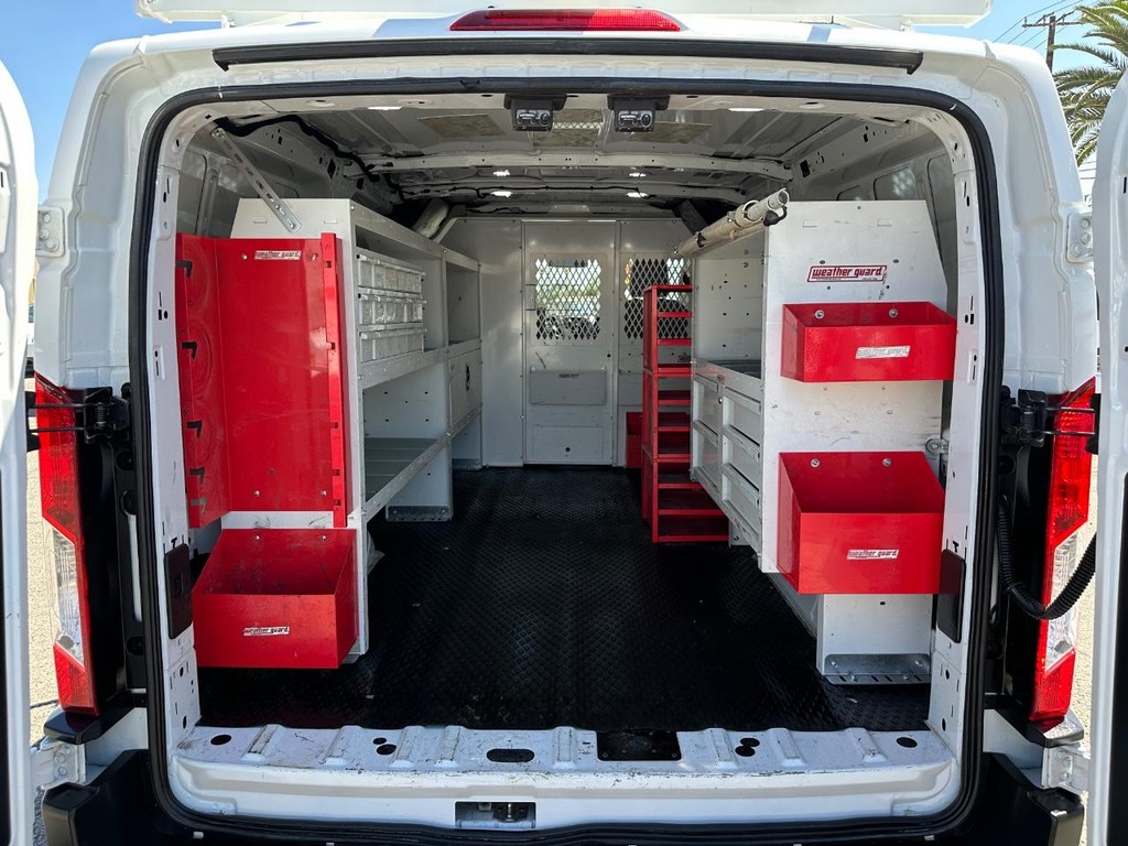 Ford Transit 250 Vehicle Full-screen Gallery Image 16