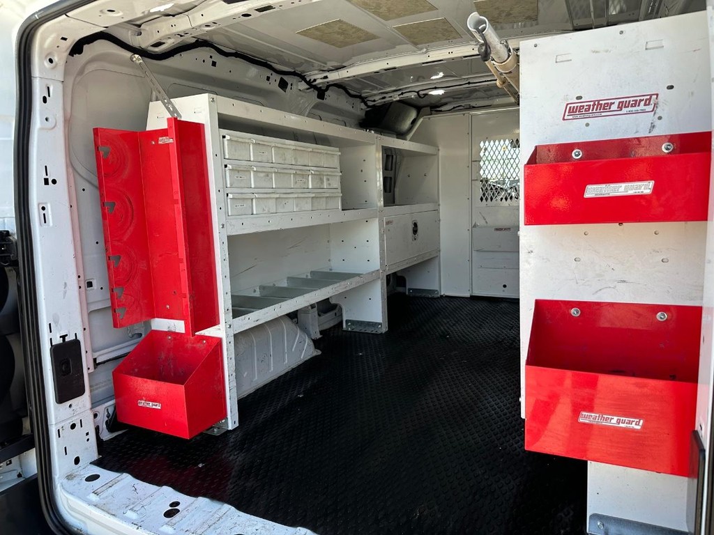 Ford Transit 250 Vehicle Full-screen Gallery Image 17