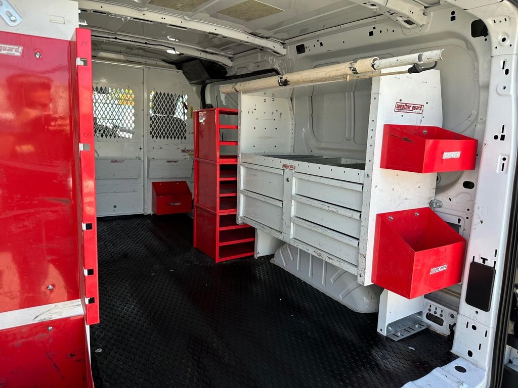 Ford Transit 250 Vehicle Full-screen Gallery Image 18