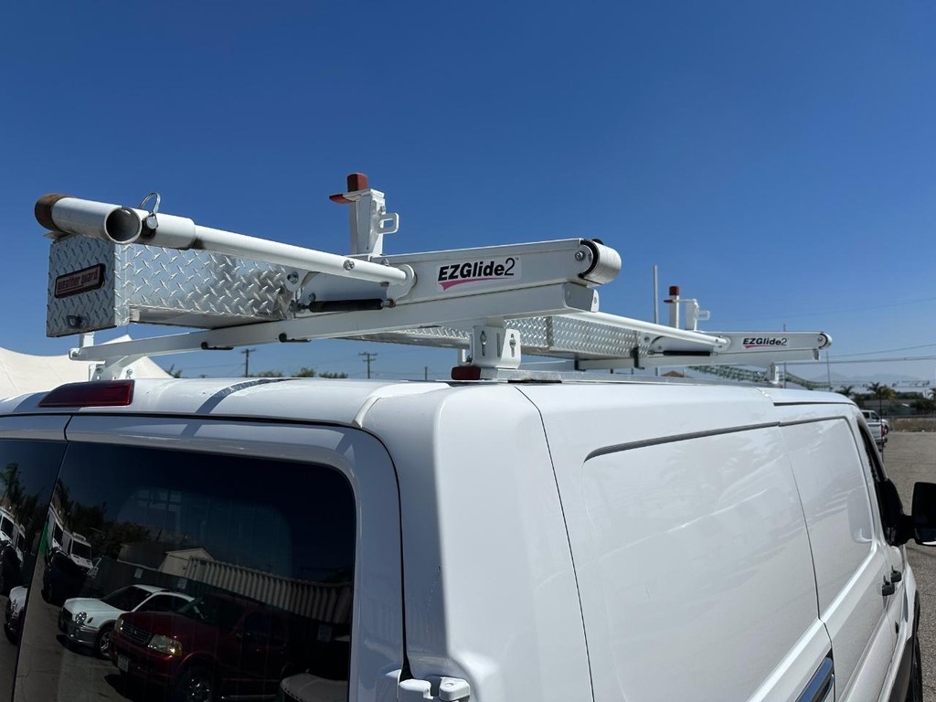 Ford Transit 250 Vehicle Full-screen Gallery Image 19