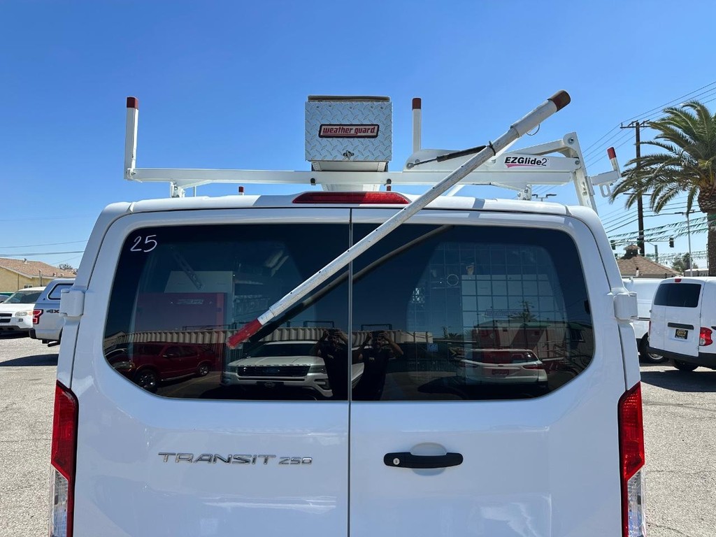 Ford Transit 250 Vehicle Full-screen Gallery Image 20