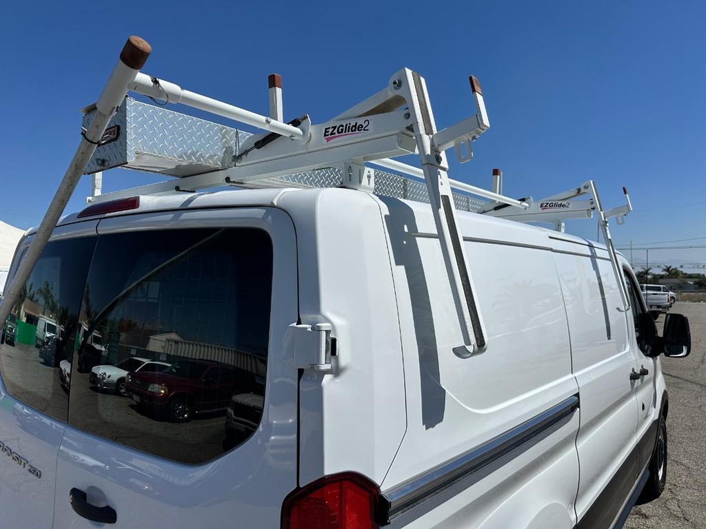 Ford Transit 250 Vehicle Full-screen Gallery Image 21