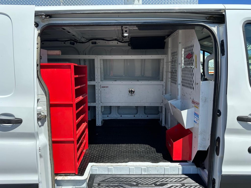 Ford Transit 250 Vehicle Full-screen Gallery Image 23