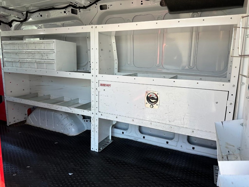 Ford Transit 250 Vehicle Full-screen Gallery Image 25