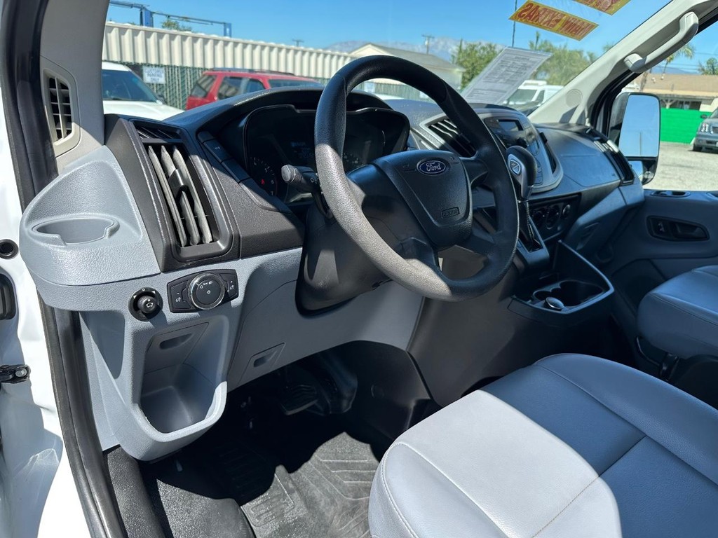 Ford Transit 250 Vehicle Full-screen Gallery Image 27