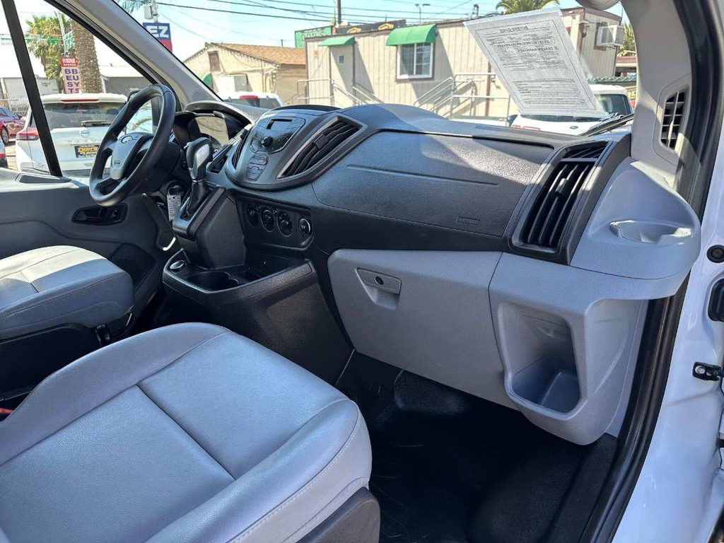 Ford Transit 250 Vehicle Full-screen Gallery Image 31