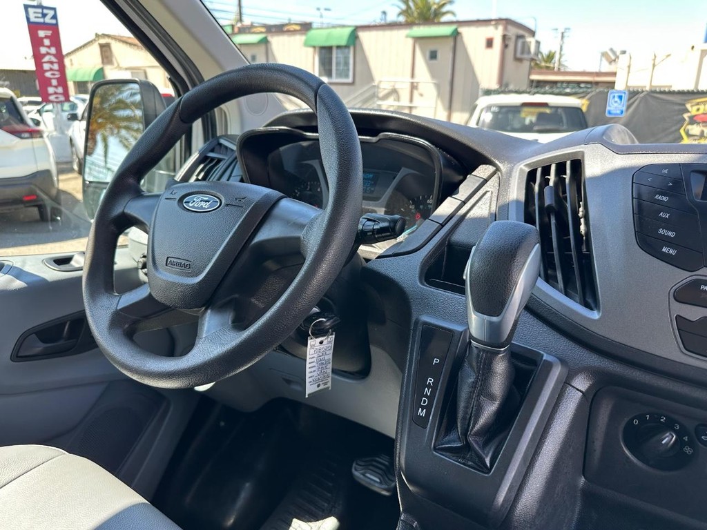 Ford Transit 250 Vehicle Full-screen Gallery Image 34