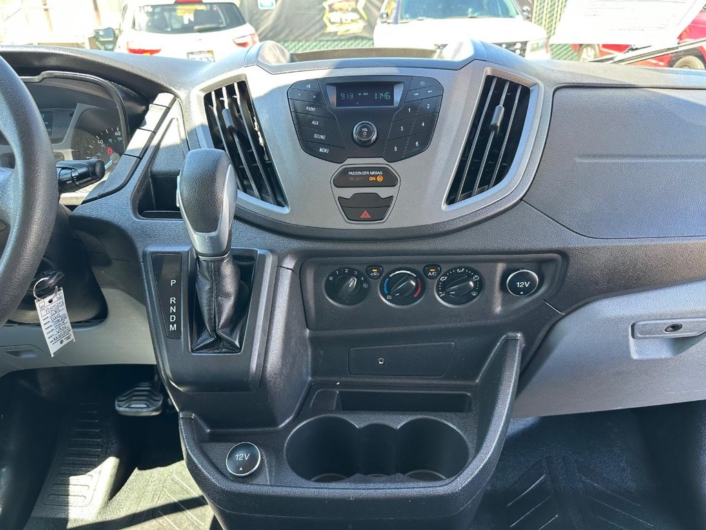 Ford Transit 250 Vehicle Full-screen Gallery Image 35