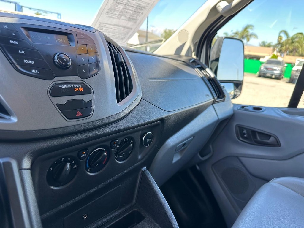 Ford Transit 250 Vehicle Full-screen Gallery Image 36