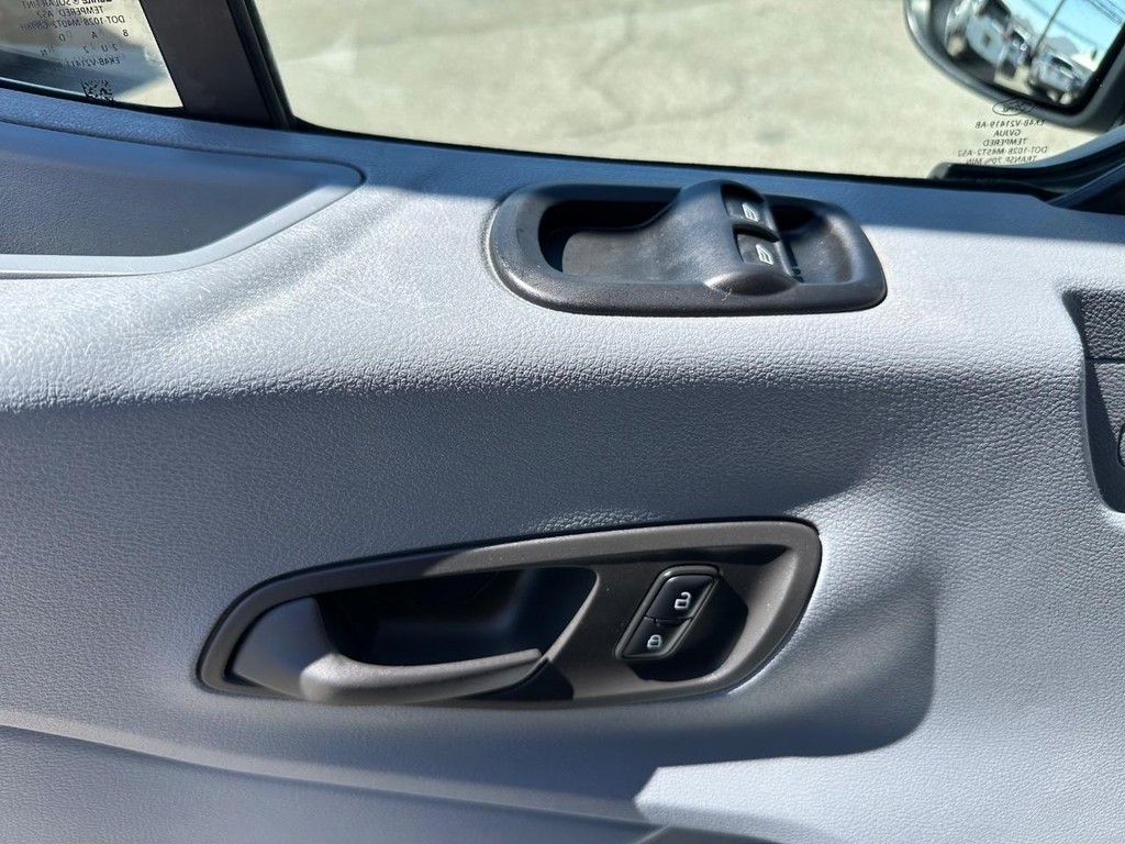 Ford Transit 250 Vehicle Full-screen Gallery Image 37