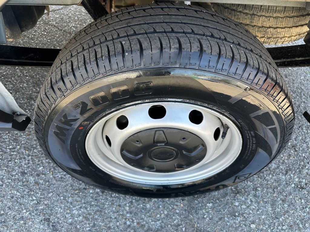 Ford Transit 250 Vehicle Full-screen Gallery Image 42