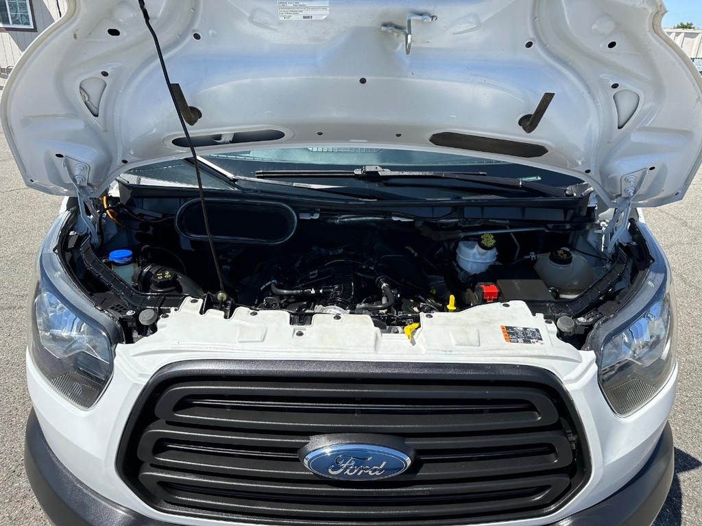 Ford Transit 250 Vehicle Full-screen Gallery Image 43