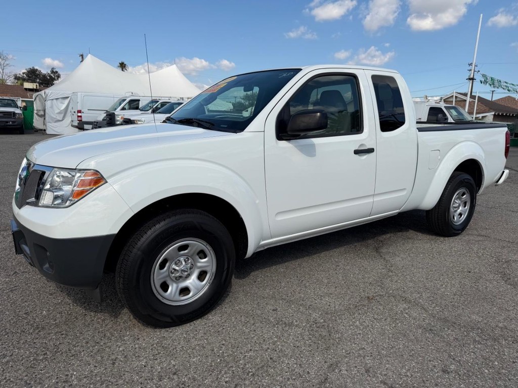 Nissan Frontier Vehicle Full-screen Gallery Image 11