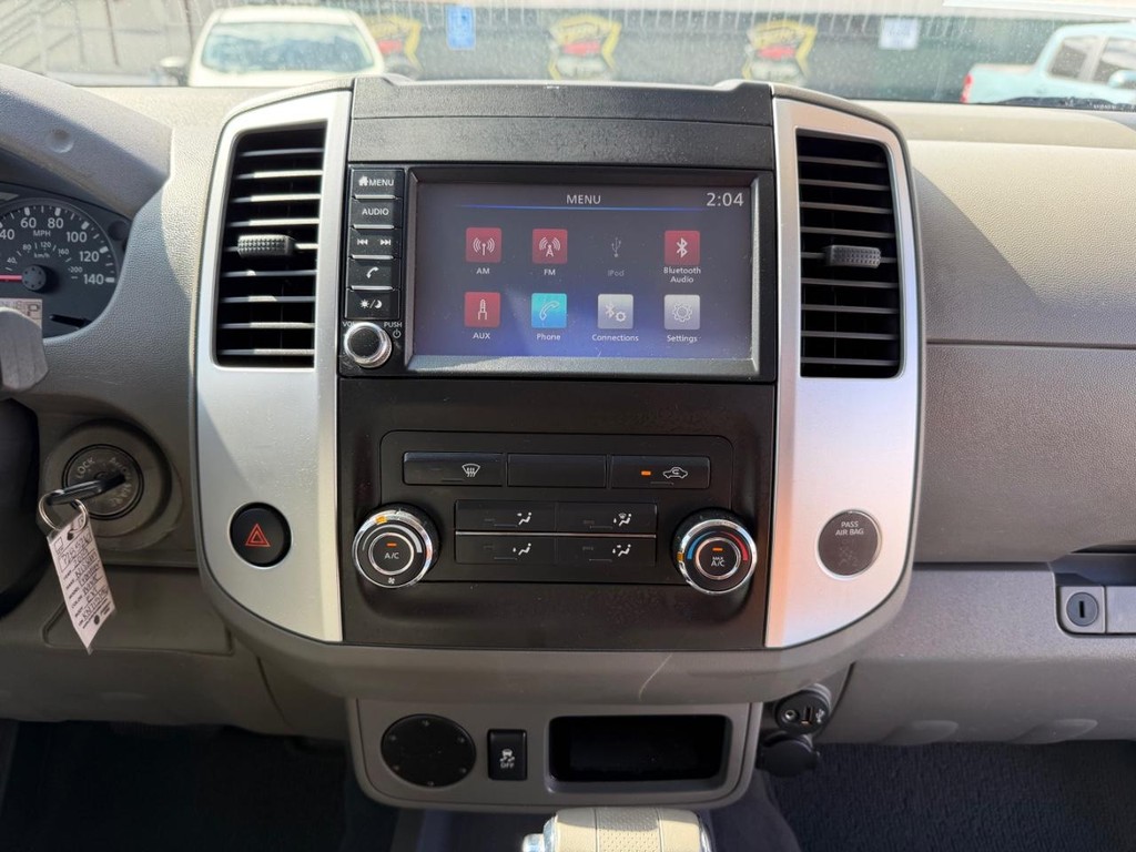 Nissan Frontier Vehicle Full-screen Gallery Image 28