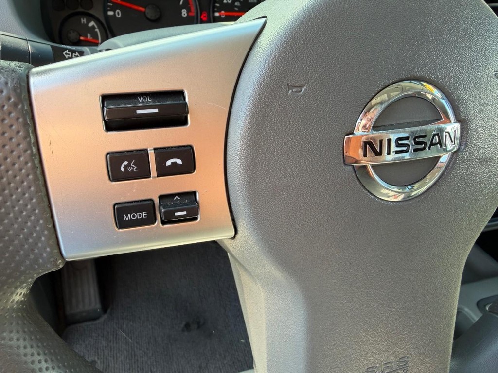 Nissan Frontier Vehicle Full-screen Gallery Image 30