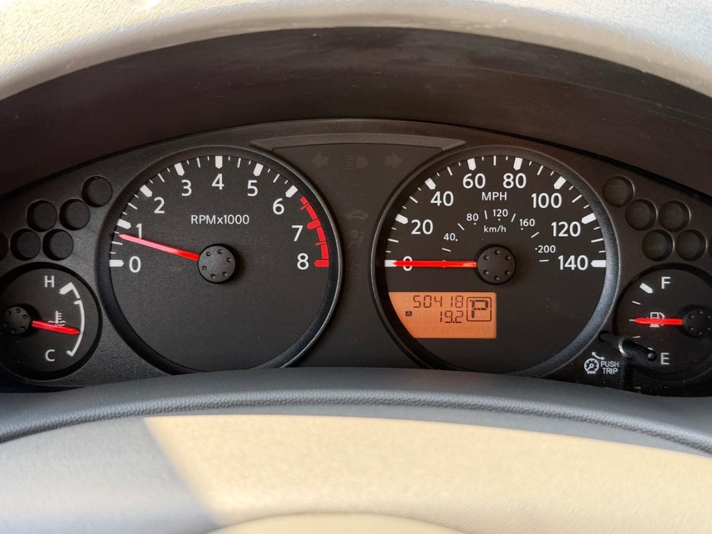 Nissan Frontier Vehicle Full-screen Gallery Image 32