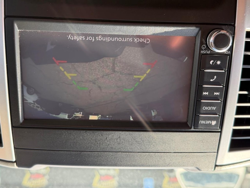 Nissan Frontier Vehicle Full-screen Gallery Image 33