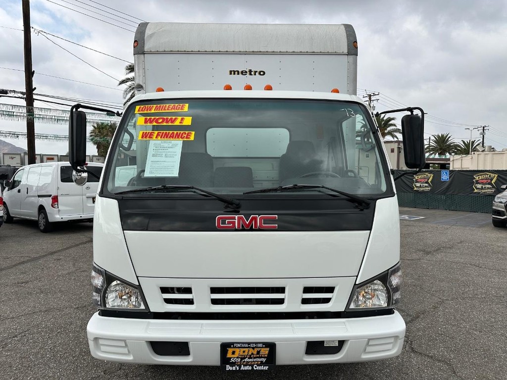 GMC W4500 14ft Box Truck w/ Liftgate Vehicle Full-screen Gallery Image 14