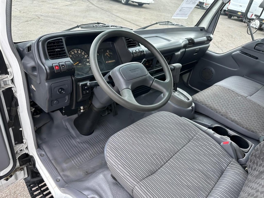 GMC W4500 14ft Box Truck w/ Liftgate Vehicle Full-screen Gallery Image 16