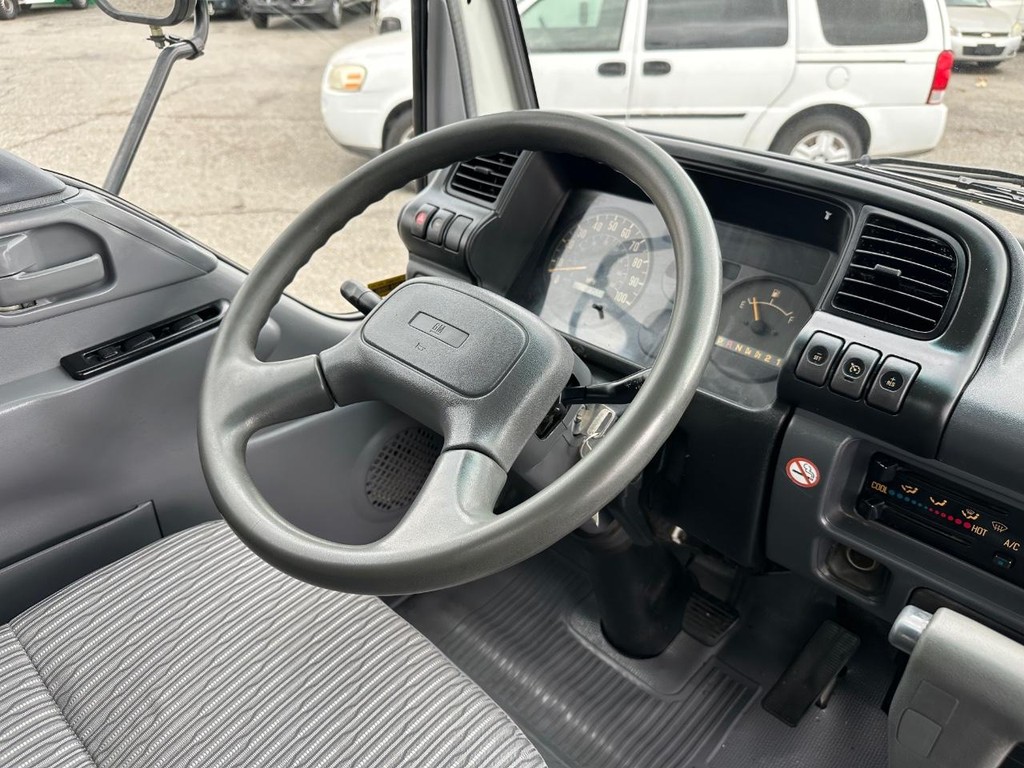 GMC W4500 14ft Box Truck w/ Liftgate Vehicle Full-screen Gallery Image 23