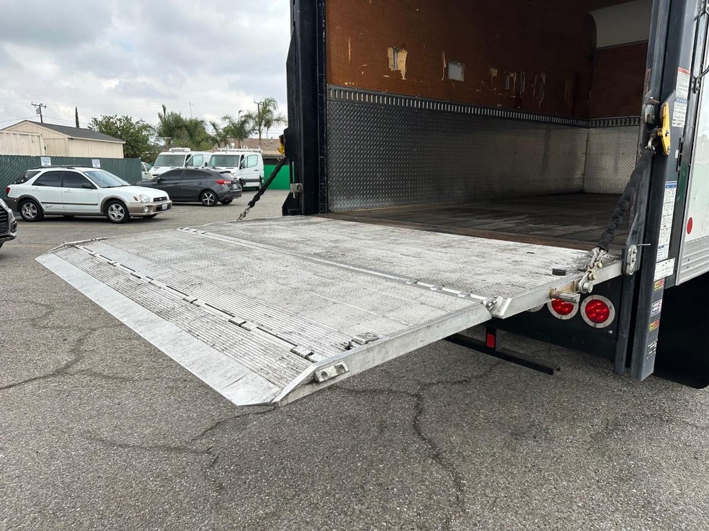 GMC W4500 14ft Box Truck w/ Liftgate Vehicle Full-screen Gallery Image 44