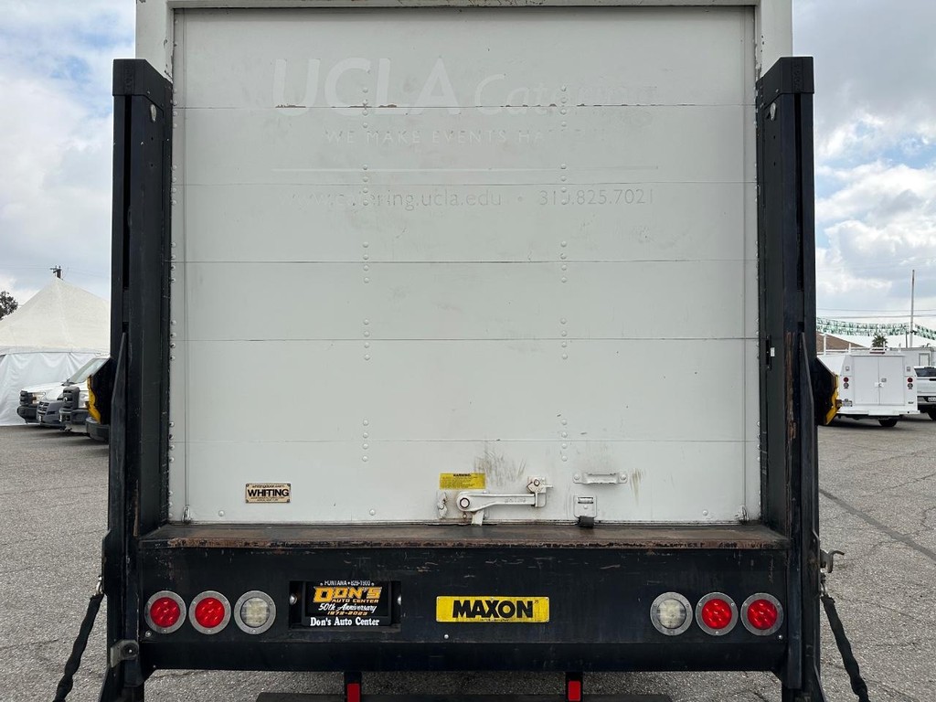 GMC W4500 14ft Box Truck w/ Liftgate Vehicle Full-screen Gallery Image 49