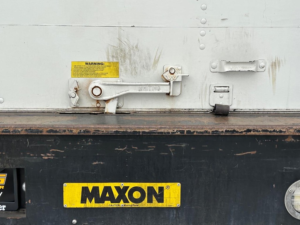 GMC W4500 14ft Box Truck w/ Liftgate Vehicle Full-screen Gallery Image 50