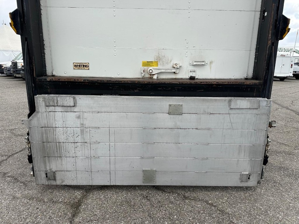 GMC W4500 14ft Box Truck w/ Liftgate Vehicle Full-screen Gallery Image 52