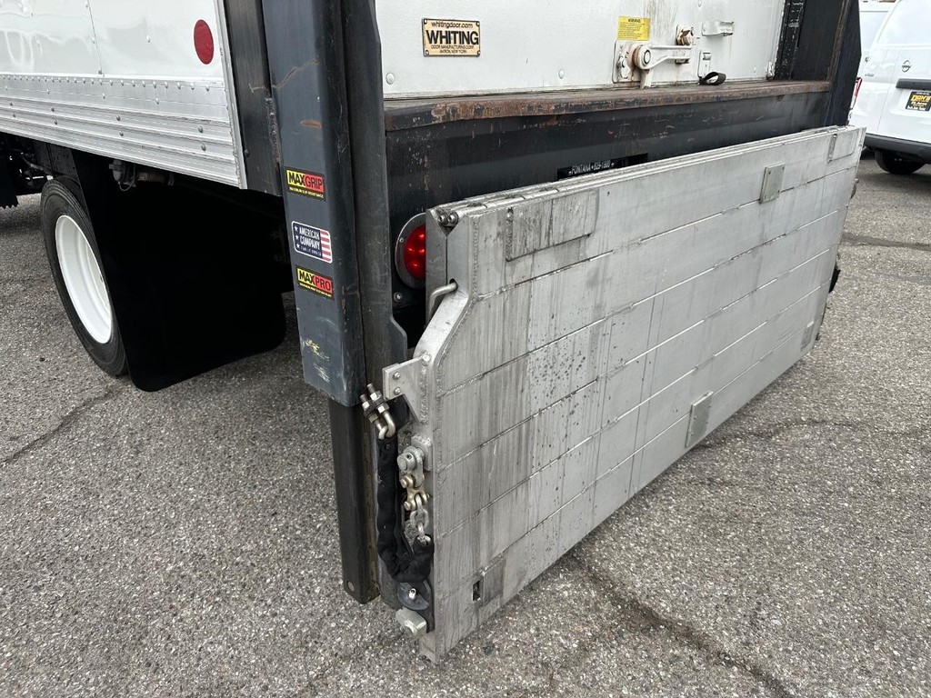 GMC W4500 14ft Box Truck w/ Liftgate Vehicle Full-screen Gallery Image 53