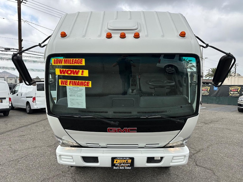 GMC W4500 14ft Box Truck w/ Liftgate Vehicle Full-screen Gallery Image 55