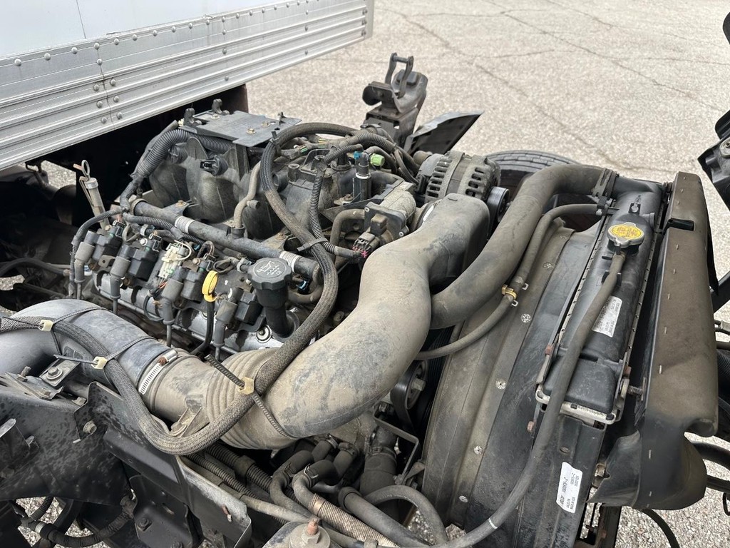 GMC W4500 14ft Box Truck w/ Liftgate Vehicle Full-screen Gallery Image 57