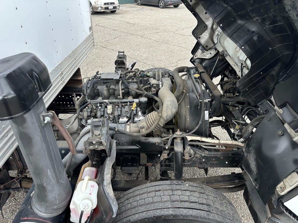 GMC W4500 14ft Box Truck w/ Liftgate Vehicle Full-screen Gallery Image 58