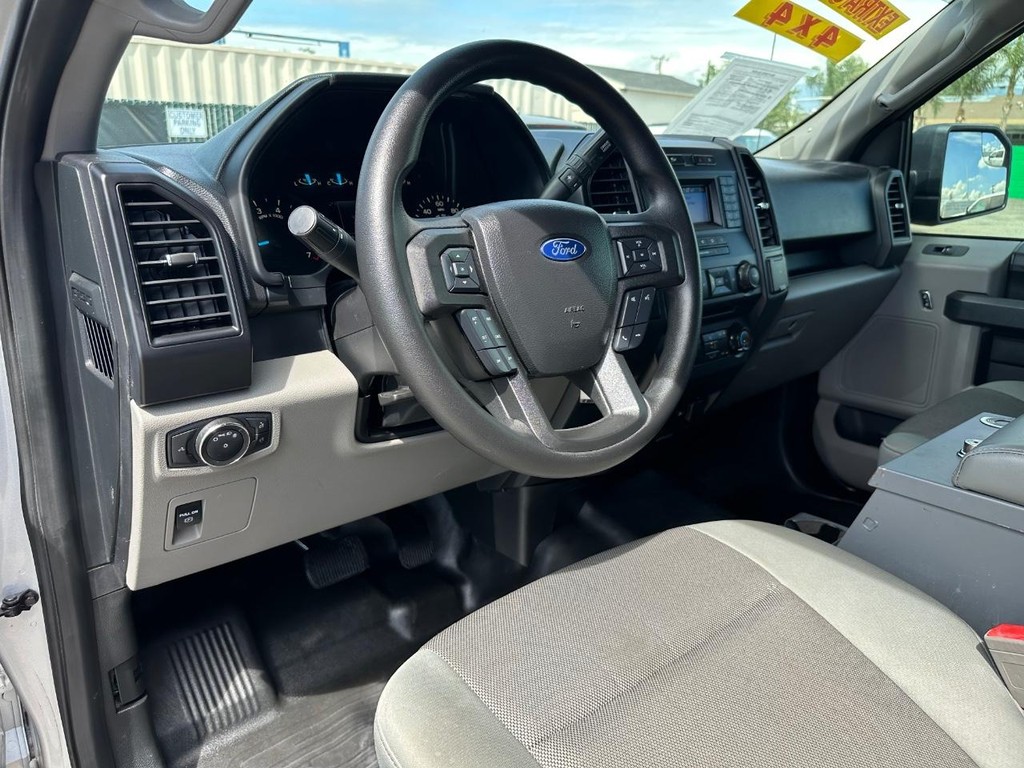 Ford F-150 Vehicle Full-screen Gallery Image 16