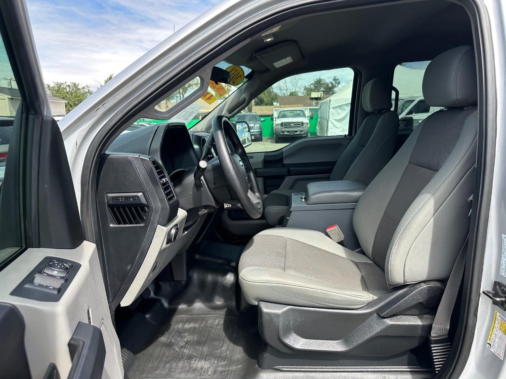 Ford F-150 Vehicle Full-screen Gallery Image 17