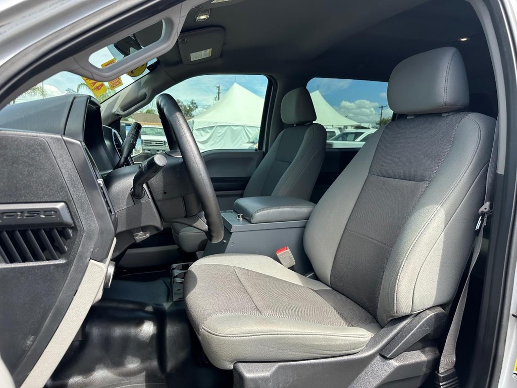 Ford F-150 Vehicle Full-screen Gallery Image 18