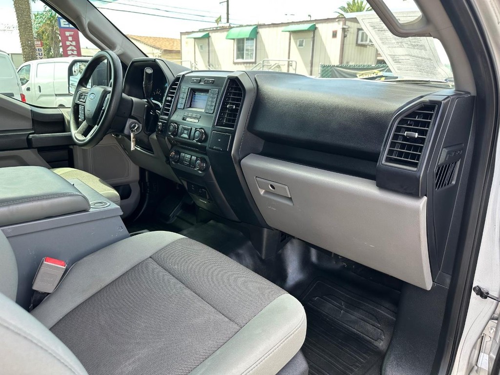 Ford F-150 Vehicle Full-screen Gallery Image 20