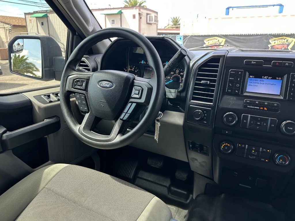 Ford F-150 Vehicle Full-screen Gallery Image 24