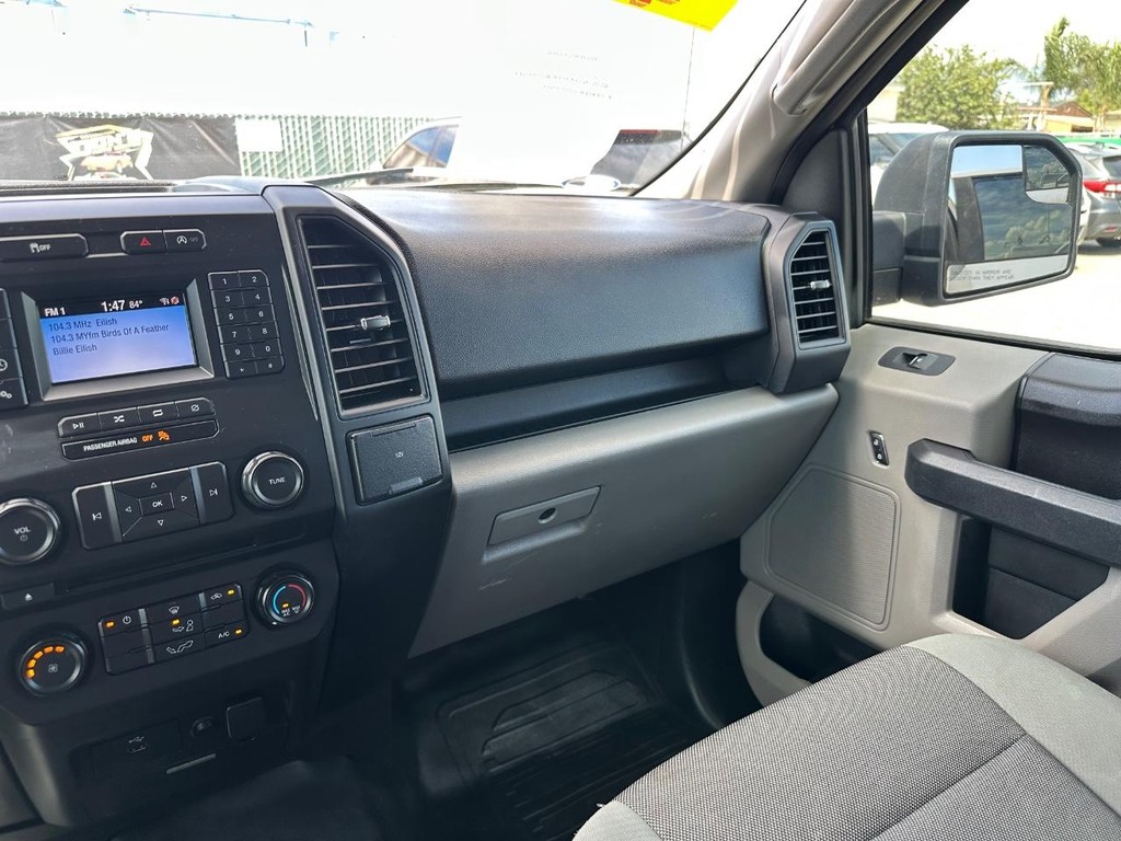 Ford F-150 Vehicle Full-screen Gallery Image 26