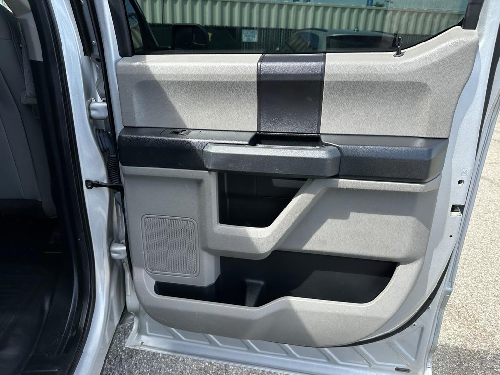 Ford F-150 Vehicle Full-screen Gallery Image 27